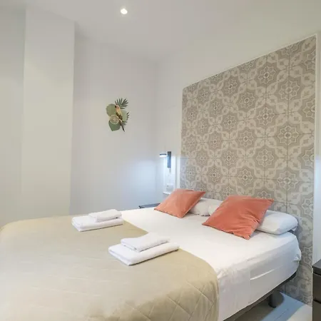 Chic & Comfortable Apartment, Private Terrace-2