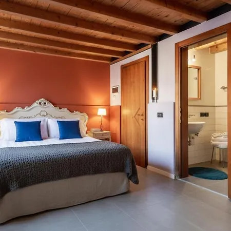 V Nice Rooms-3