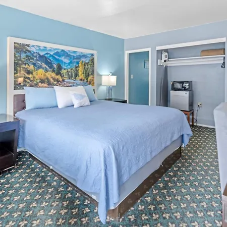 Bluebird Day Inn & Suites-2