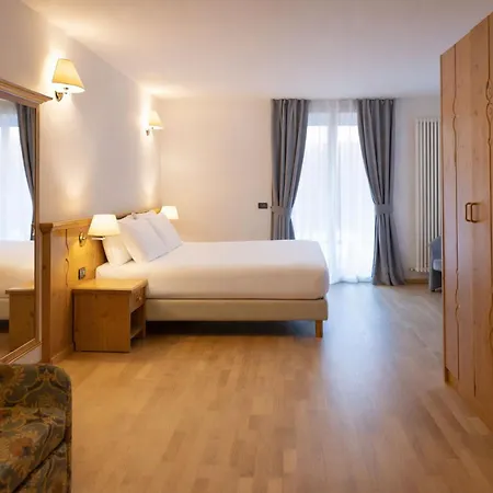 Golf Hotel-2