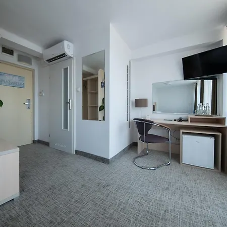 Hotel Logos-2