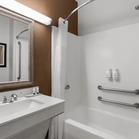 Wingate By Wyndham Destin-3