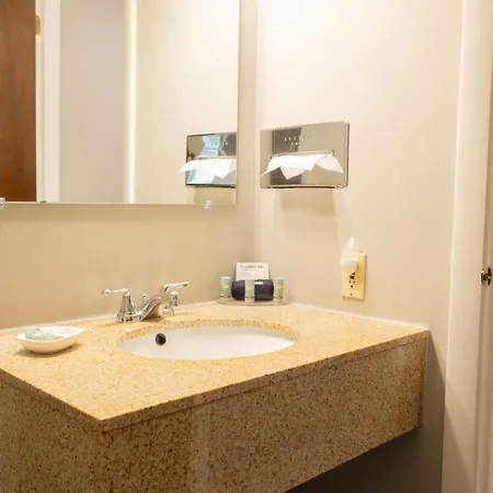 Fireside Inn And Suites Bangor-2