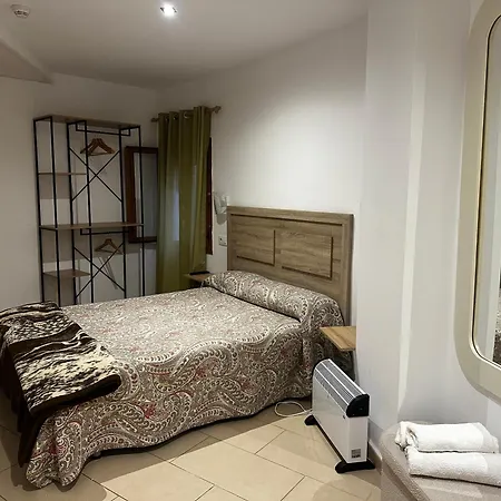 P&R Hostals Codolar-2
