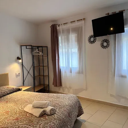 P&R Hostals Codolar-3