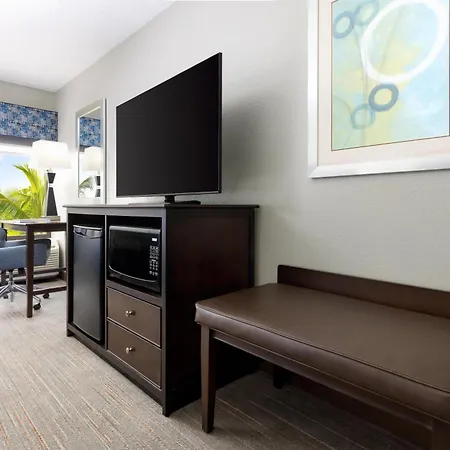 Hampton Inn Naples-Central-3