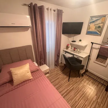 Damira Rooms-3