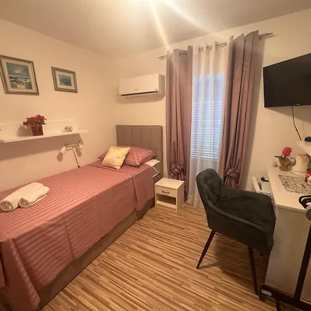 Damira Rooms-2