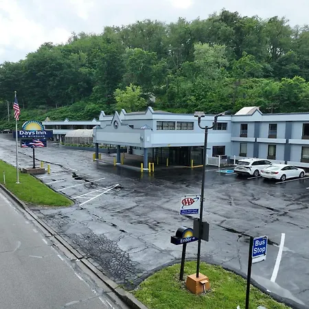 Days Inn By Wyndham Pittsburgh-3