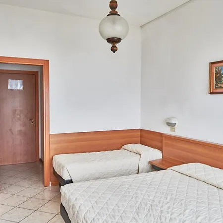 Hotel Caesar B&B Fronte Mare In Centro Di Milano Marittima-2