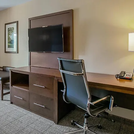 Comfort Suites Fishkill Near Interstate 84-2