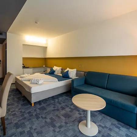 Hotel Yacht Wellness&Business-3