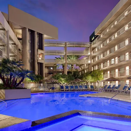 Doubletree Suites By Hilton Phoenix-3