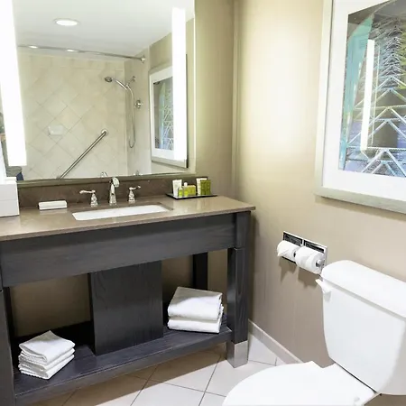 Hilton Niagara Falls/ Fallsview Hotel And Suites-2