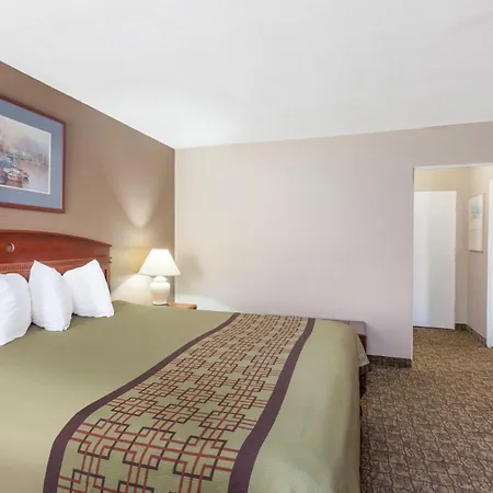 Ramada By Wyndham Fresno North-2
