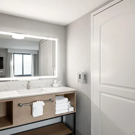Hampton Inn & Suites Oakland Airport-Alameda-3