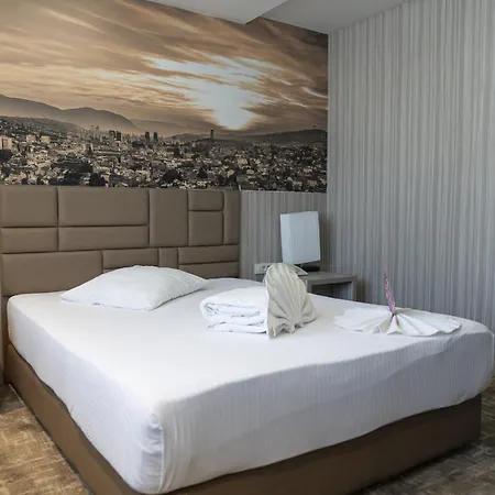 Hollywood Hotel-2