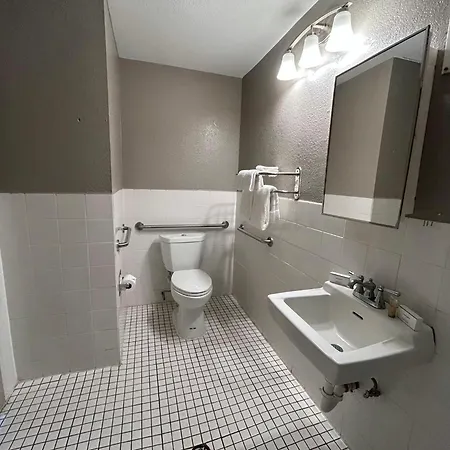 Red Roof Inn Arlington - Entertainment District-3