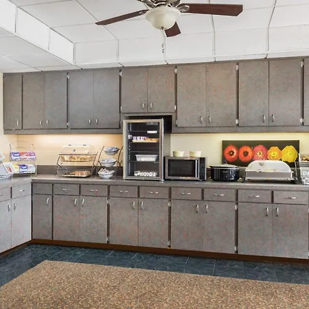 Baymont By Wyndham Fayetteville-2