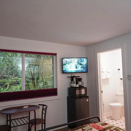 Alexander'S Lodge-2