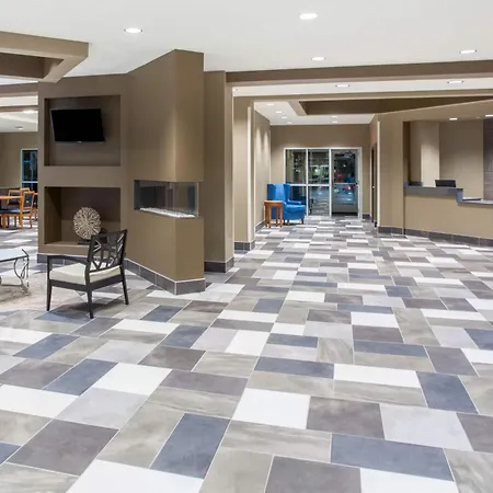 Baymont By Wyndham Grand Forks-3