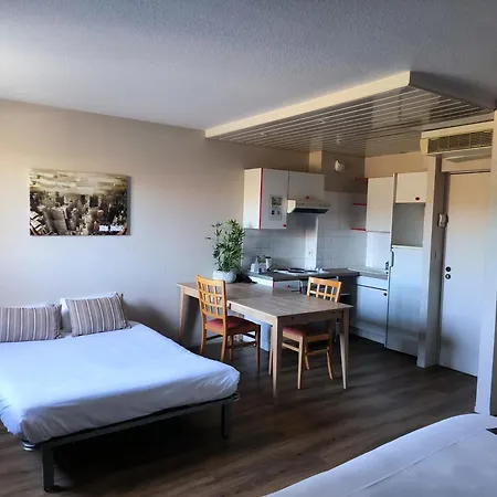 Kyriad Hotel Montpellier Centre Antigone-2