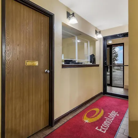 Econo Lodge Inn & Suites Yankton-2
