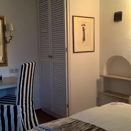 DAS KLEINE HOTEL IPHOFEN, klimatisierte Zimmer- 55 TV, TV mirroring, kleines Secret mit Garten&Terrassen, nahe aller VDP Weingüter, Hunde willkommen, fine dining, nahe KNAUF GIPS KG und KNAUF IT ConneKT-2