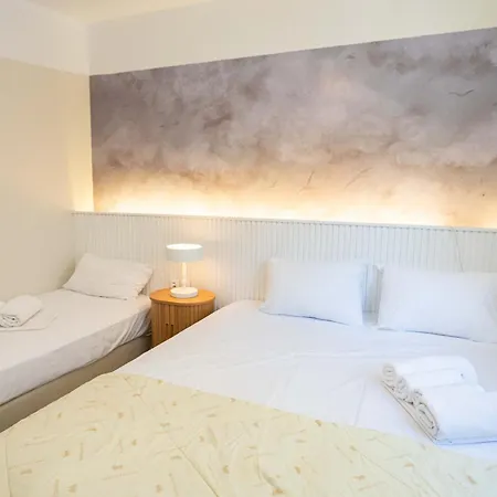 Lux Hotel 5 Mins Walk From Port Of Piraeus And Metro Station-3