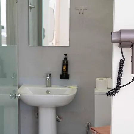 Lux Hotel 5 Mins Walk From Port Of Piraeus And Metro Station-2