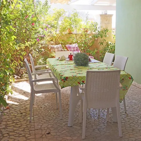 Toto Residence-2