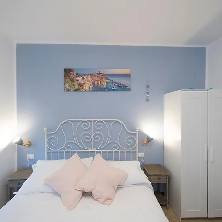 Pippo a Vernazza Rooms-2