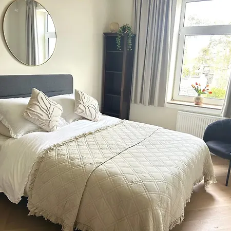 Lovely Spacious Apartment-2