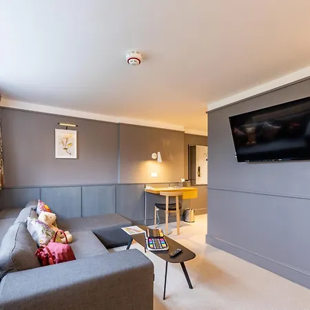 The Goodenough Hotel London-3
