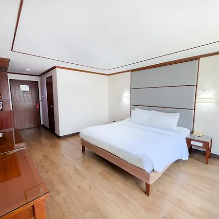Pinnacle Lumpini Park Hotel-2
