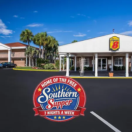 Super 8 By Wyndham Lake City-3