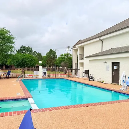 Days Inn By Wyndham Granbury-3