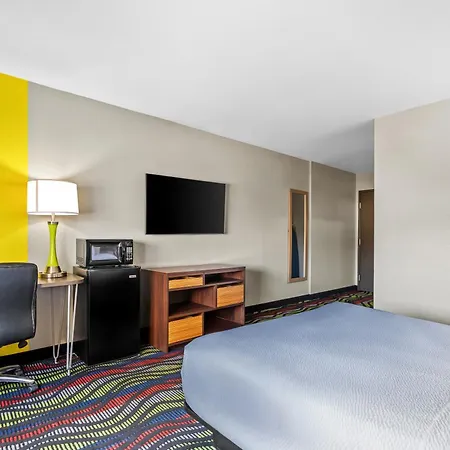 Super 8 By Wyndham Farmington-3