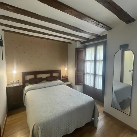 Hostal Rey Pedro I-3