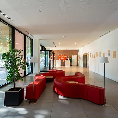 easyHotel Barcelona Fira-3