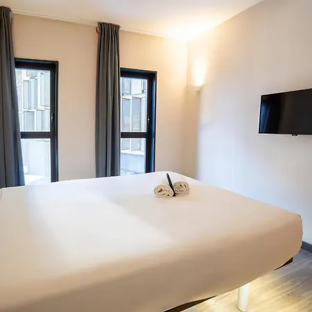 easyHotel Barcelona Fira-2