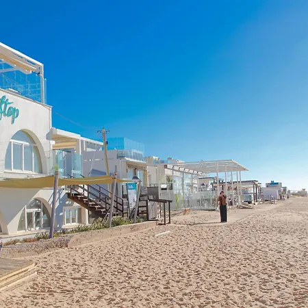 Golden Beach Guest House & Rooftop Bar-3