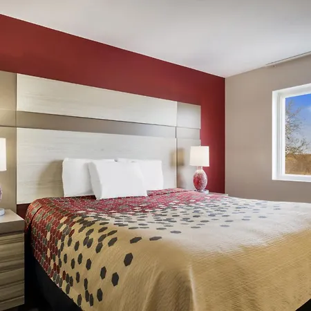 Econo Lodge Inn & Suites Canandaigua - Finger Lakes Area-3