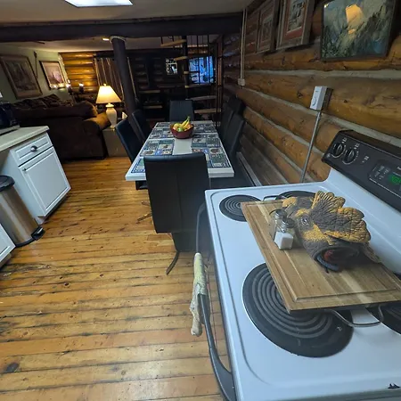 Yellowstone Motel - Adults Only - All Rooms Have Kitchens-3