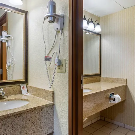 Comfort Inn & Suites Branson Meadows-2