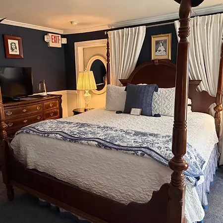 A Williamsburg White House Inn-3