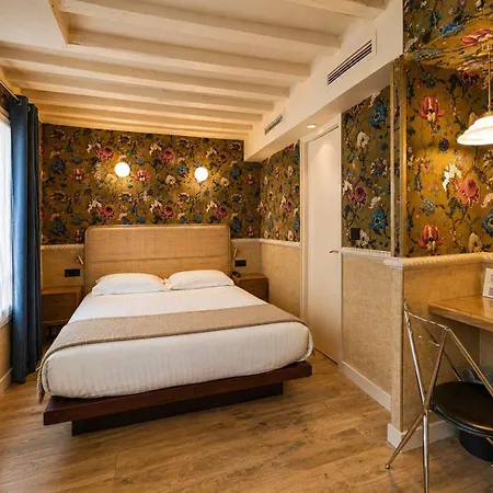 Hotel De Notre-Dame-2