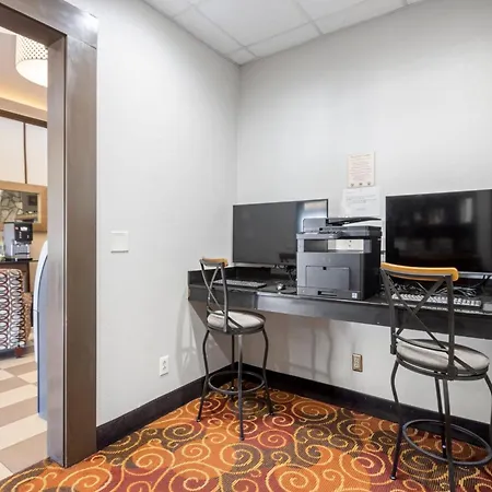 Quality Suites Hickory South-3