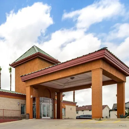 Econo Lodge Inn & Suites Eagle Pass-3
