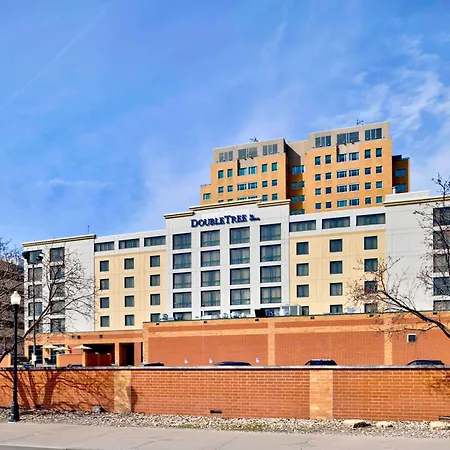Doubletree By Hilton Davenport-2
